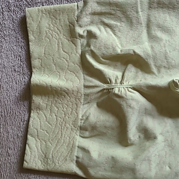 Gymshark Adapt Animal Seamless Cycling Shorts Firefly Yellow size small - Picture 7 of 13